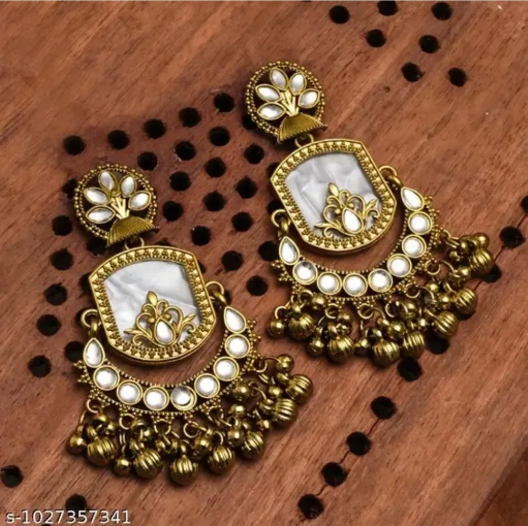 Post #3: That gorgeous Kundan detailing with the classic Chandbali silhouette… ✨
Definitely deserves a spot in your jewellery box