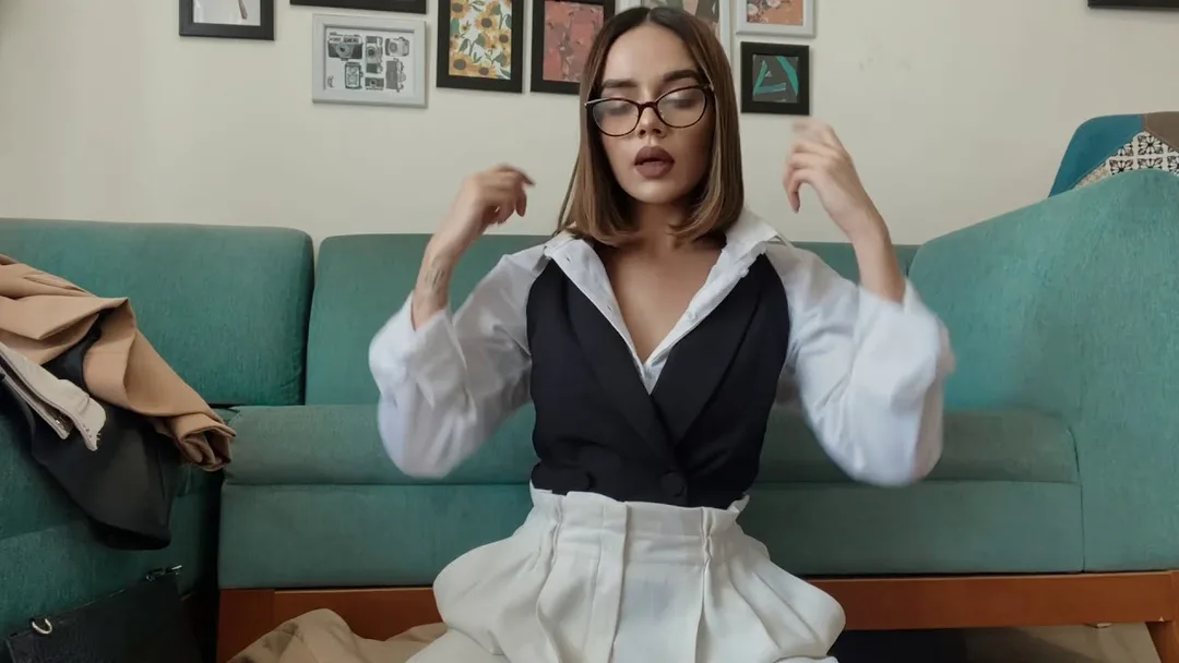 Post #2: How To Dress For Work: Layering & Elegant 9 to 5 Fashion
Professional 9 to 5 outfits that are also completely transitio