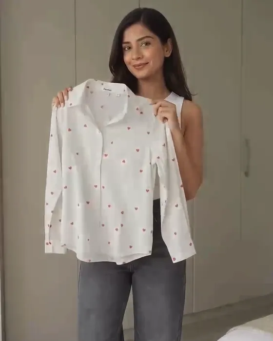 Post #5: Loose-Fit Shirt & Jeans Combo at a Budget-Friendly Price! 👖👚