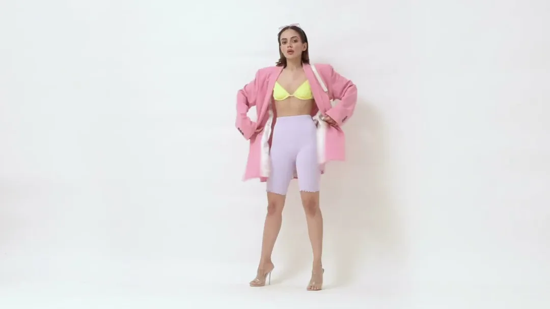 Post #5: 5 colour block outfits that will help you block bad vibes.
OUTFIT DETAILS:
Look 1: top- Zara · skirt- Zara · Bag- Mistr