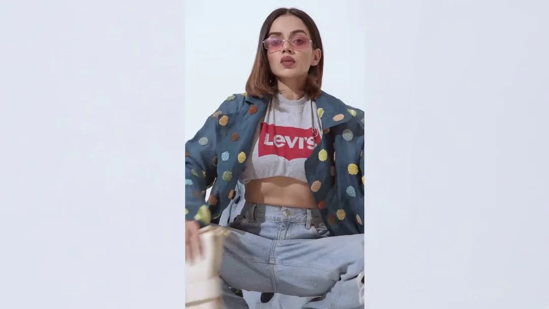 Post #3: 1 SWEATSHIRT in 6 WAYS · गर्मियों में स्वेटशर्ट कैसे पहनें?
I styled my fav sweatshirt in 6 ways and enjoyed it so much